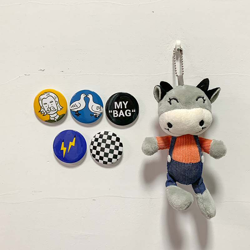 COWS WITH +LH5 BADGE